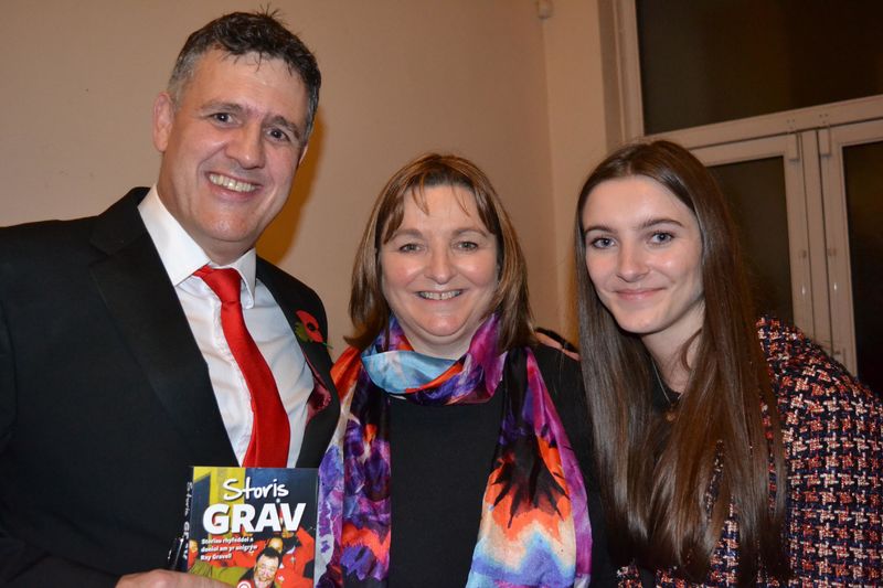 Grav yn dal i ysbrydoli ddegawd ers ei golli